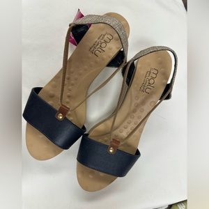 Comfort sandals blue and beige tan and tweed. Great for spring.